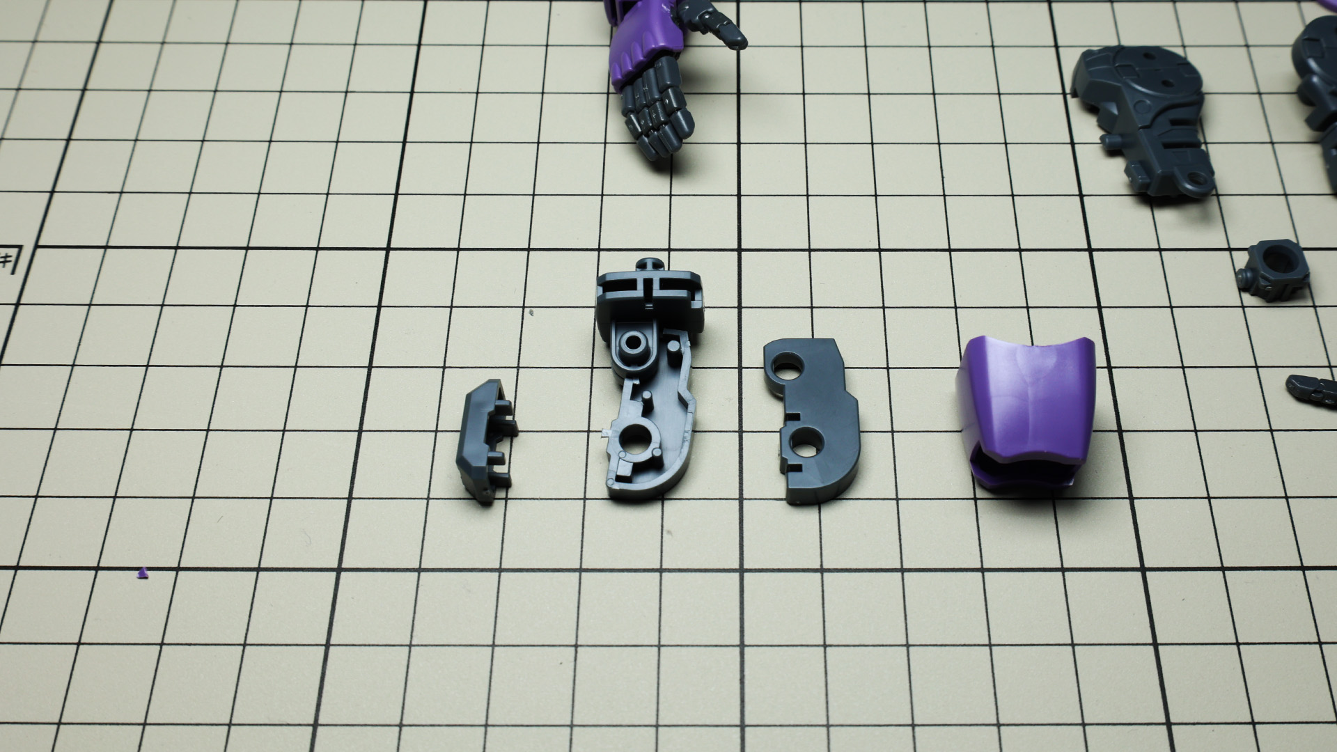 肘関節構造はロール機構はオミットされましたがその分可動域が拡大しました