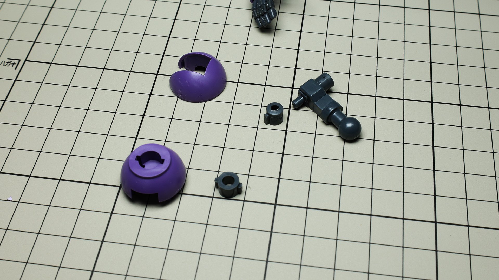 肩関節は内部パーツは同じですが1999年版と違う構造です