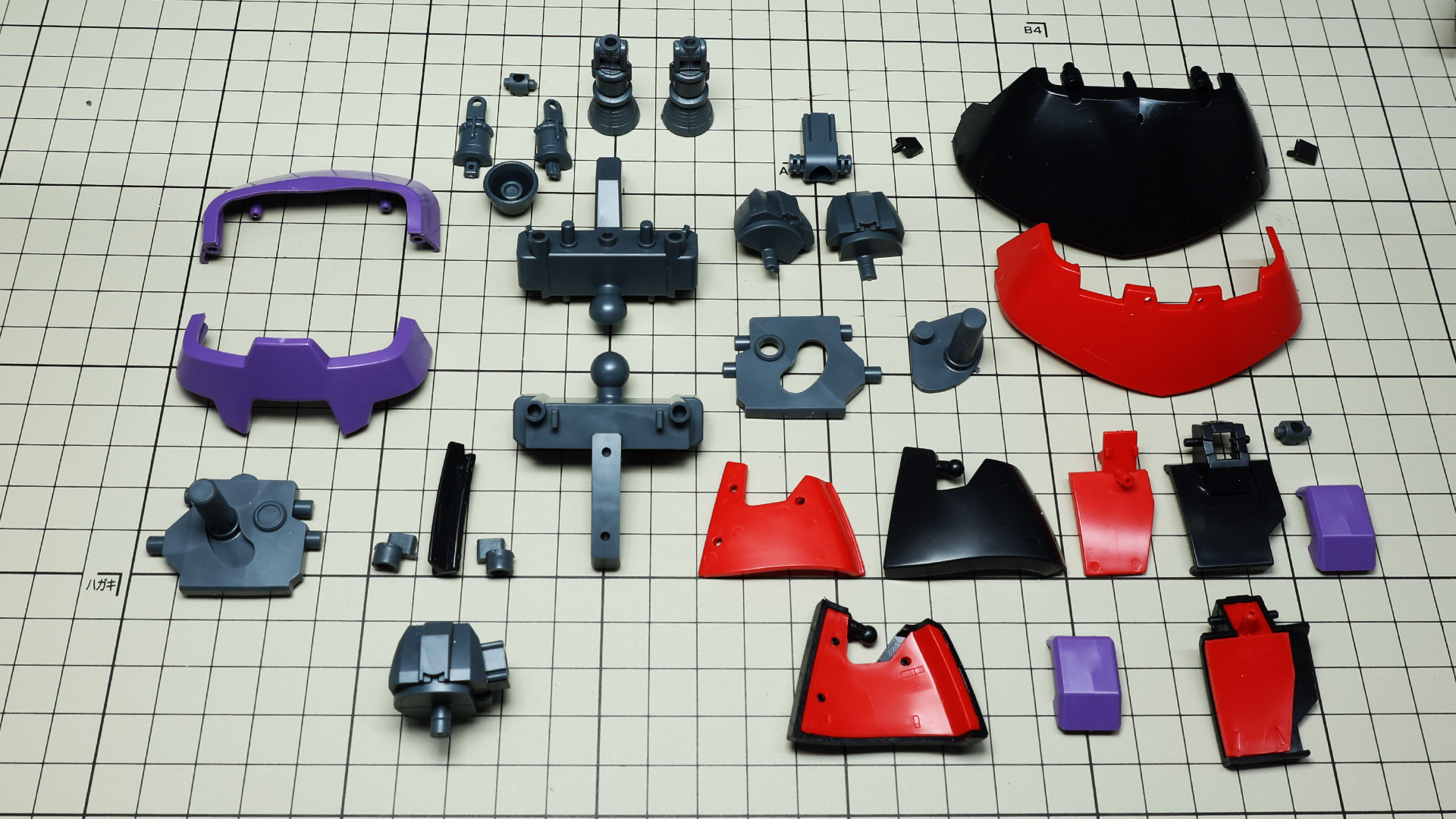 パーツが大きかったので右側に属するパーツはすでに組み上げてあります