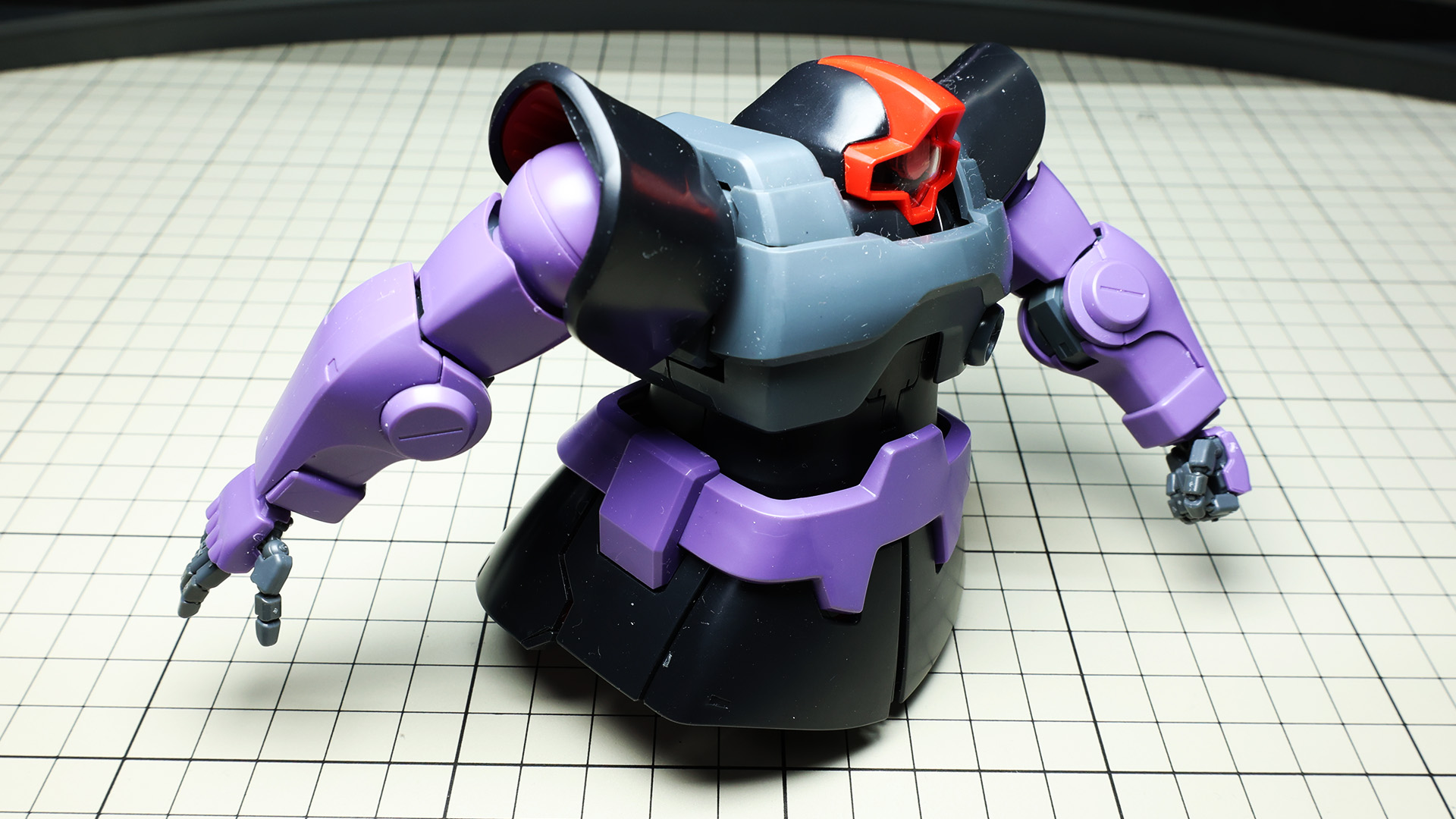 ボディとドッキングすると簡易ジオングのようでもあります