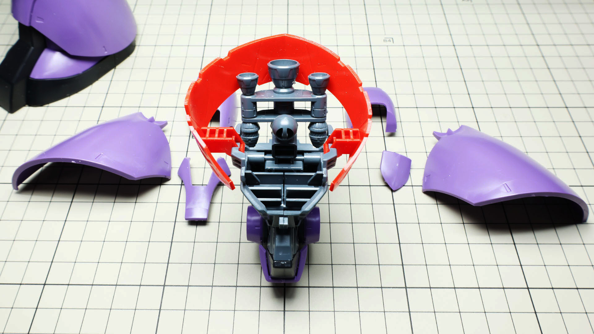 フレア内部の赤い装甲を配置、リアリティが増します