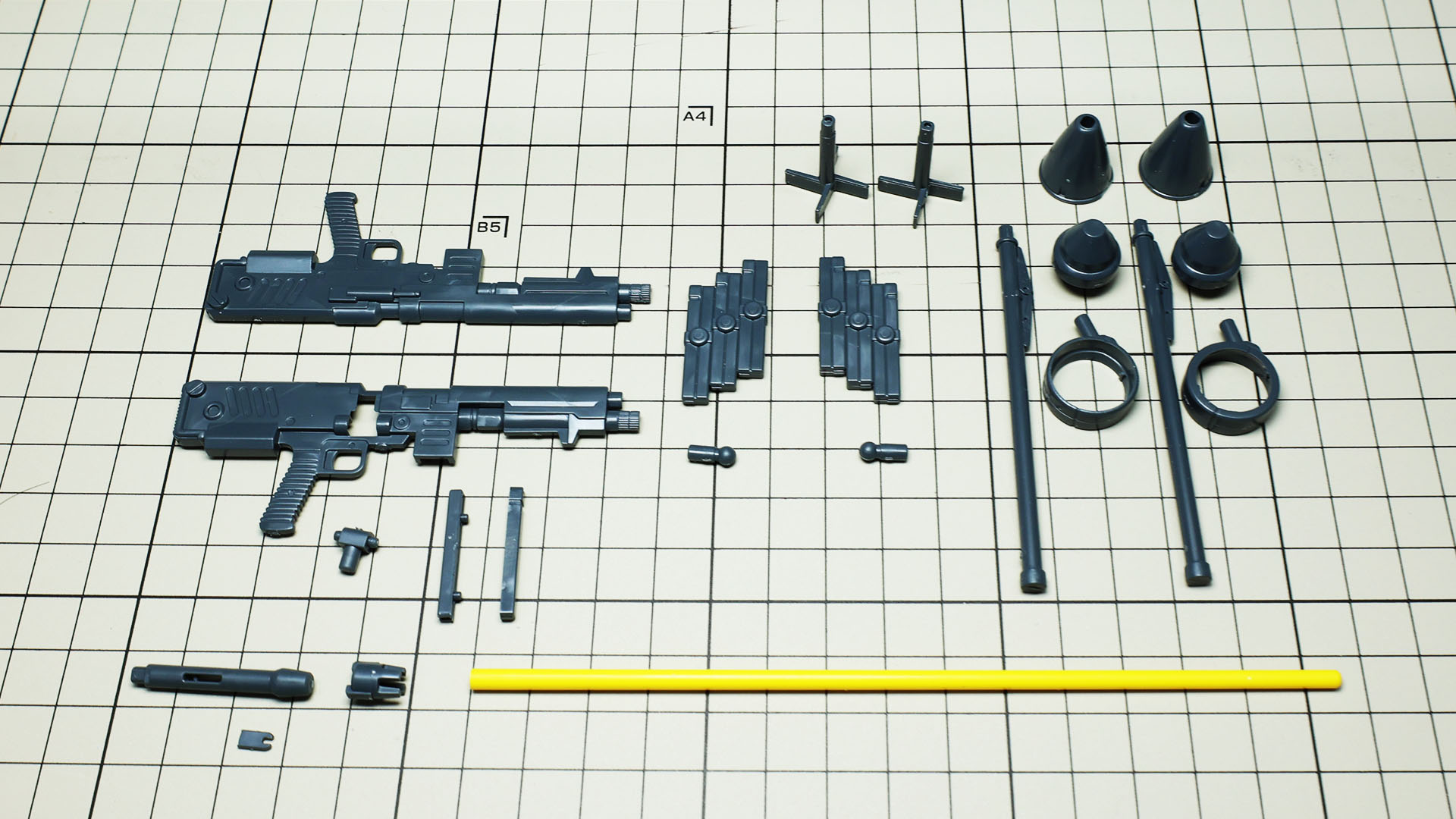 MMP-80マシンガン、予備マガジン、ヒート・サーベル。シュツルム・ファウスト