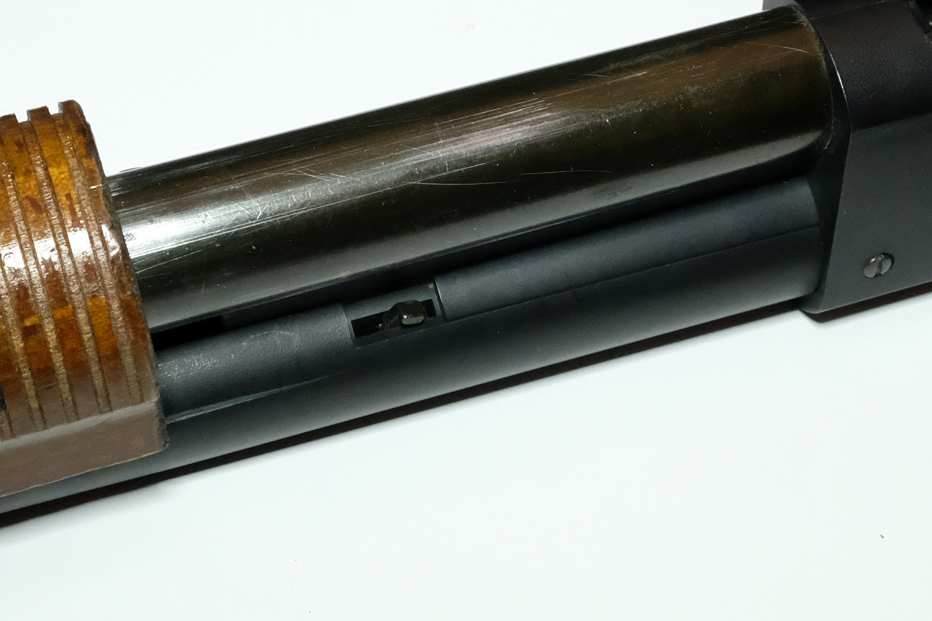 切り替えレバーが後ろで、2発同時発射