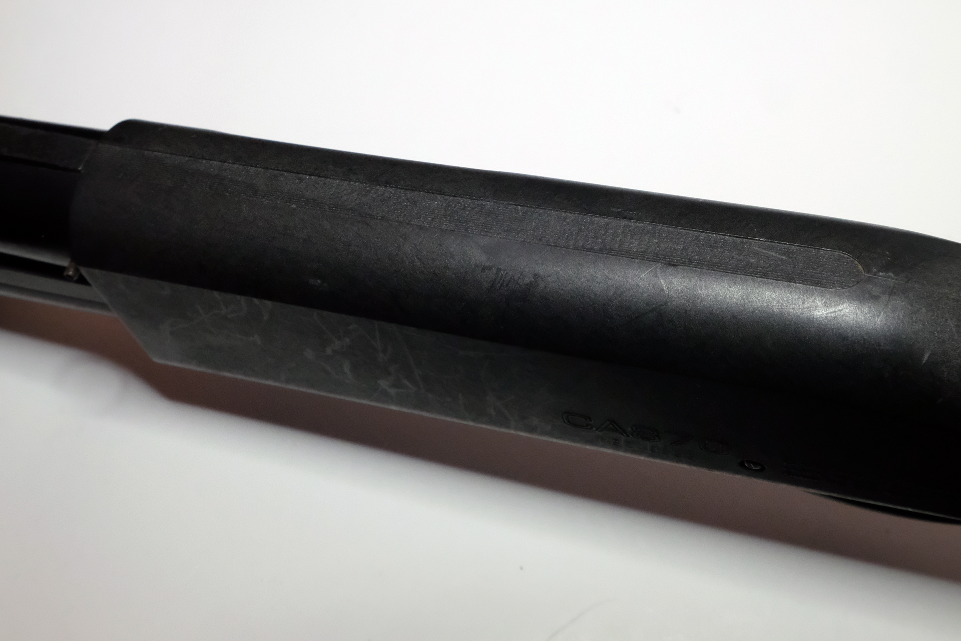 ノーマルの「CA870ソードオフ」はリア、フロントともにサイトが無い割り切った構成