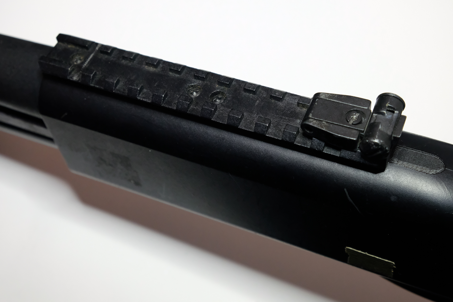 APSカップ用にマウントベースとリアサイトを付けた状態