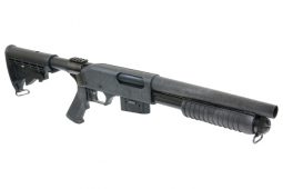 こちらはM4タイプの伸縮ストックを付けた「CA870 チャージャー」