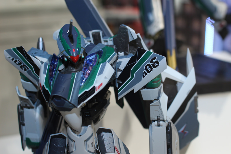 赤騎士ボーグの駆る緑の機体。デルタ6のマークが映える