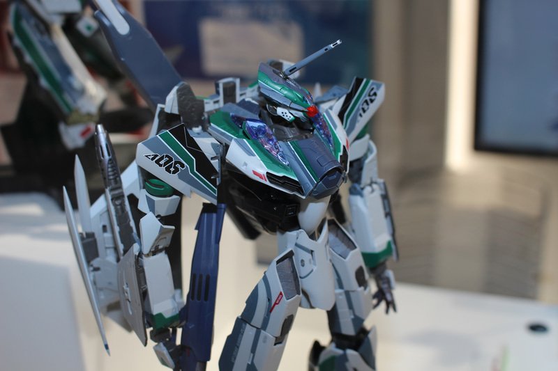 新規にデザインされた頭部は新規造形となる