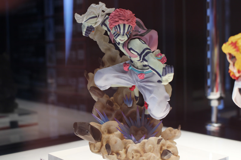 ウェポンコンテナの影になっているが、ウィンダミアの紋章も見える