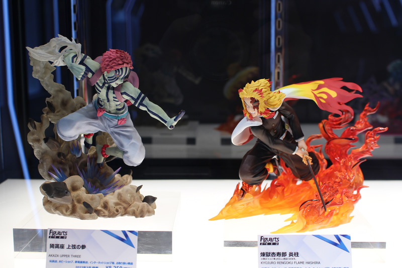 対峙する猗窩座と煉獄。あのシーンを手元で再現できる