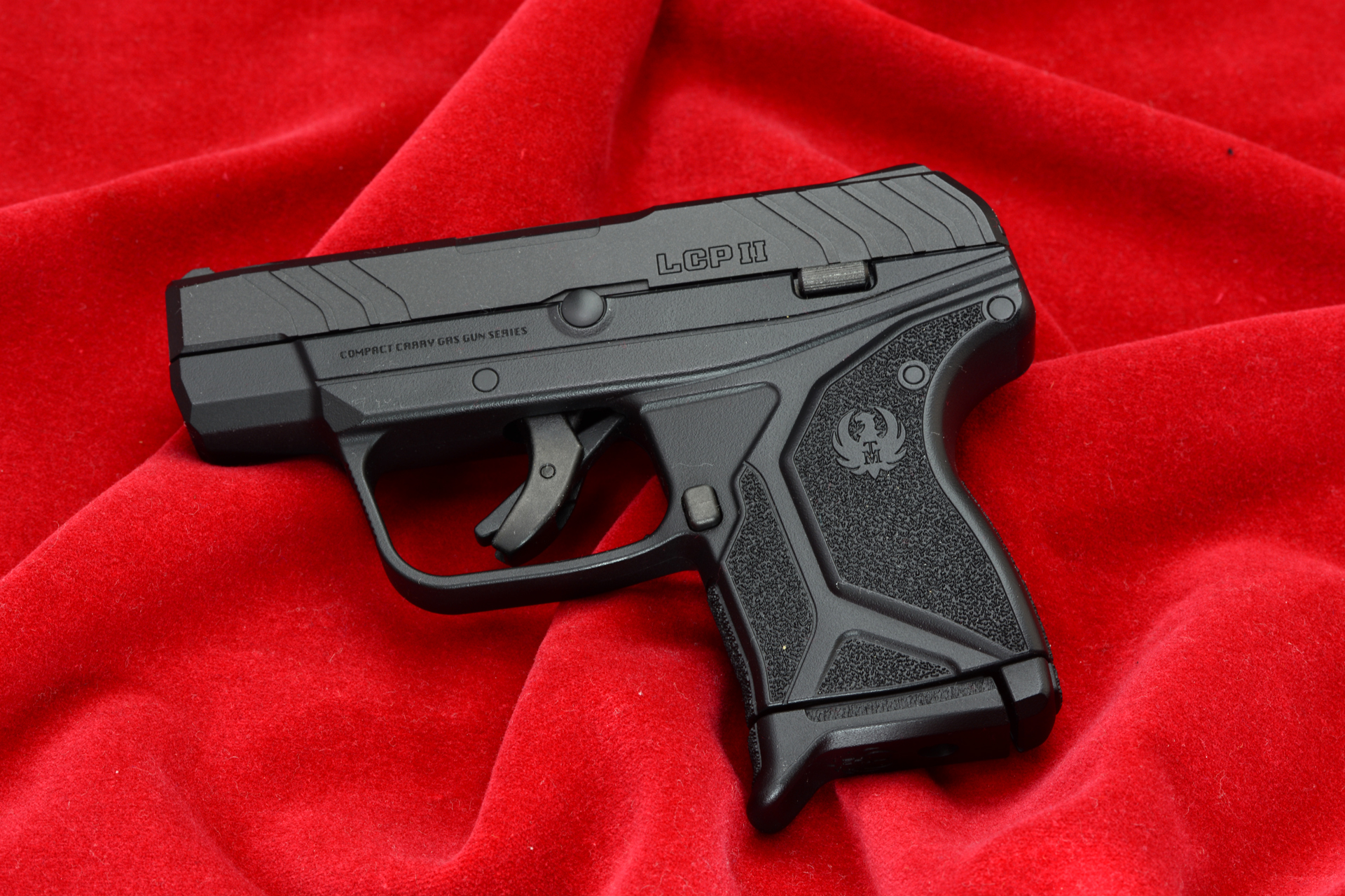 今回も布を敷いたり、木目シートの上で撮影をした。背景で雰囲気が変わるのが楽しい