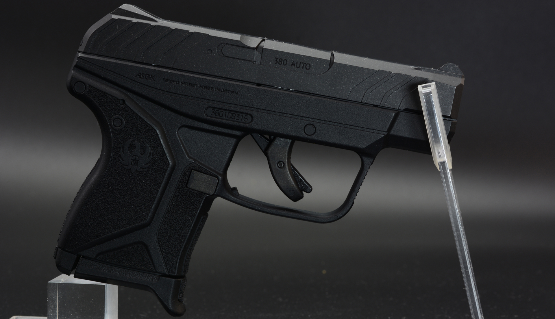 銃の右側面。131mmの手のひらサイズのとても小さな銃だ