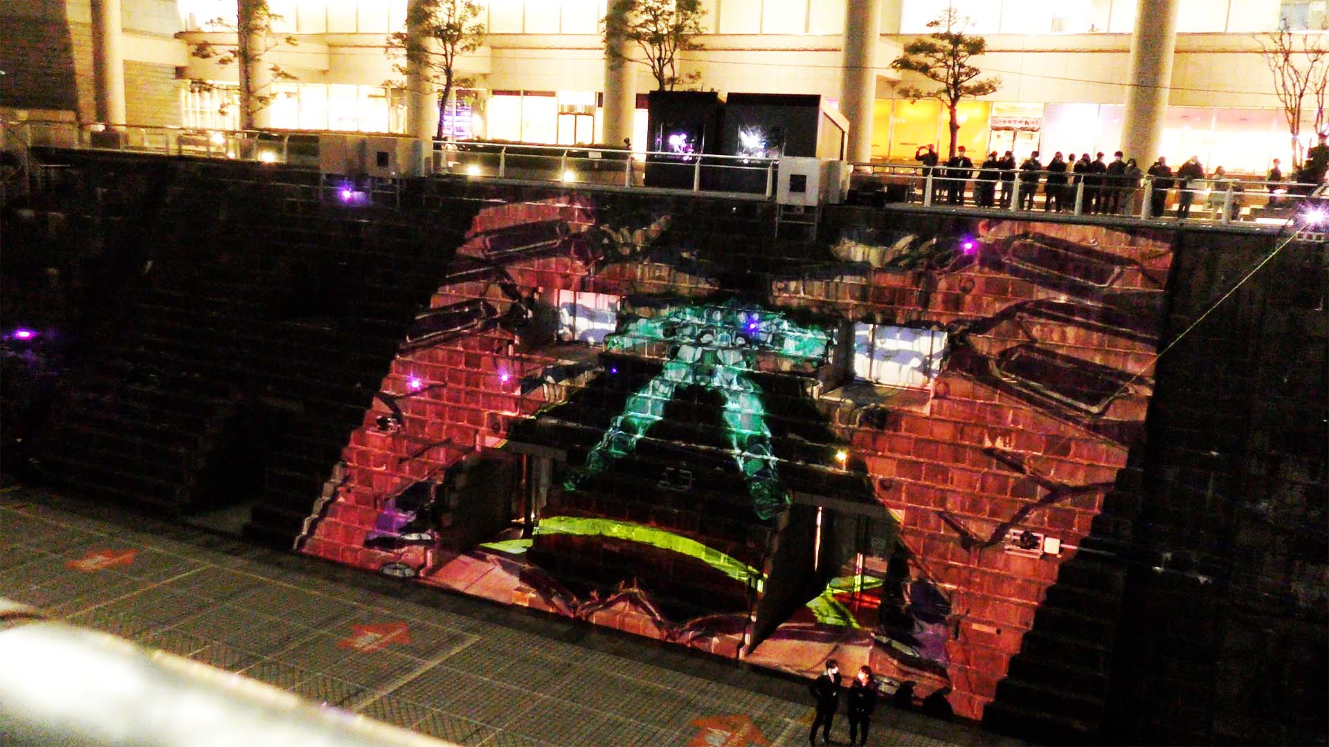 ネオ・ジオングに捕まるユニコーンガンダム