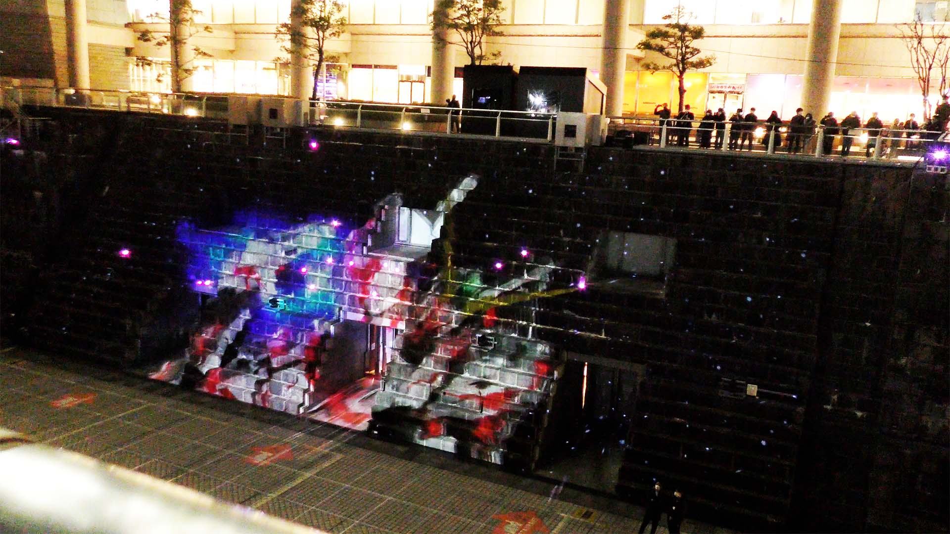 こちらにはF00ガンダムが回り込む！