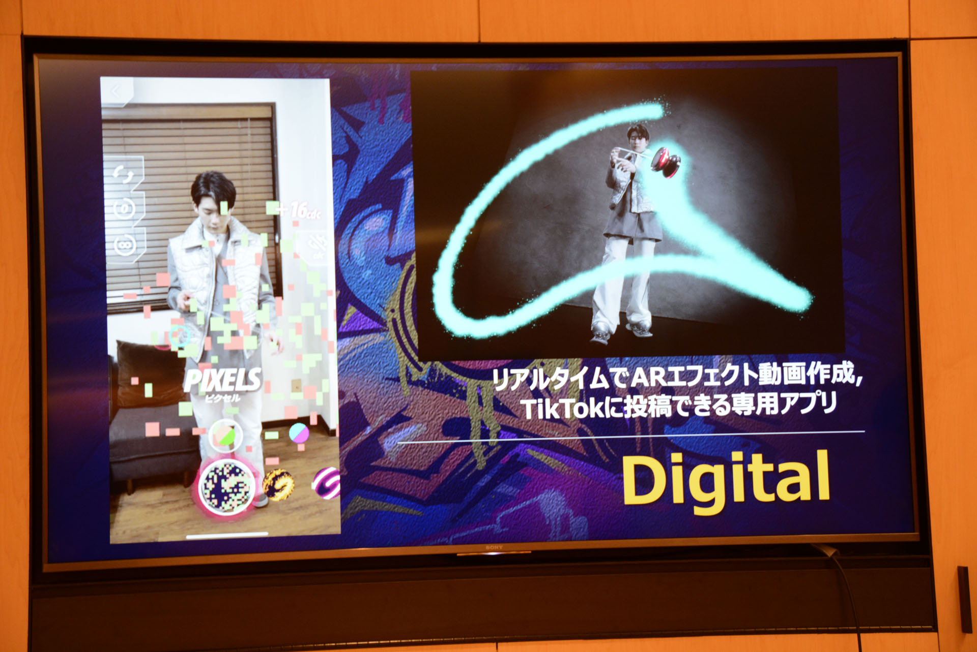 モーターを内蔵しプレイ始めると自身が回転、初心者でもテクニックがきめられる