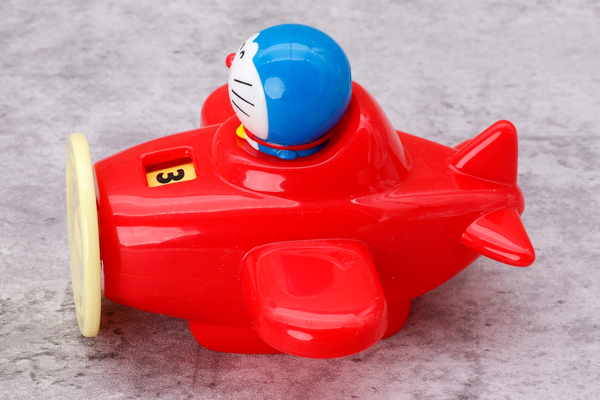 飛行機という形の良さもあってか、どの角度でも見栄えがいい