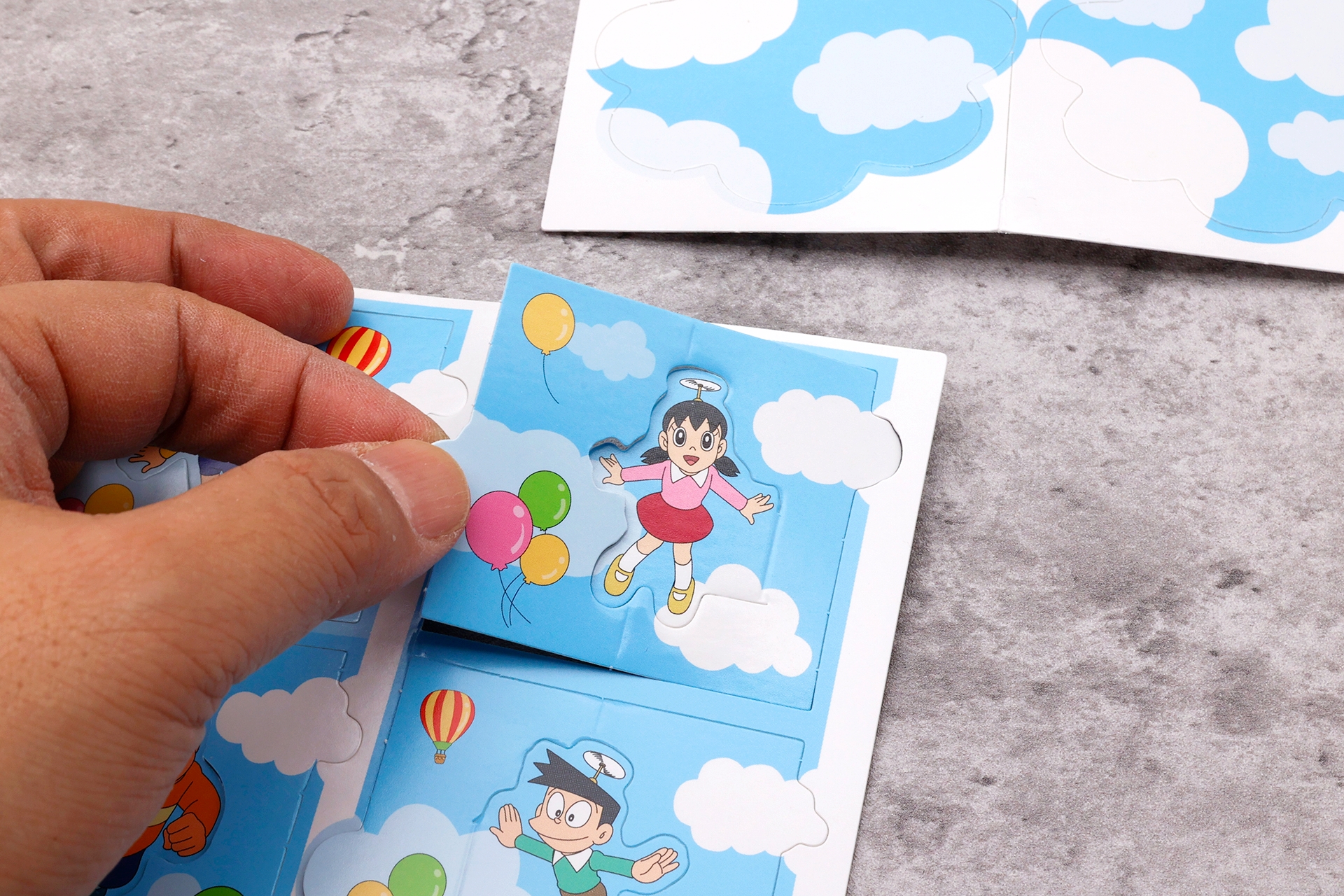 ゲーム遊ぶ前に、まずはそれぞれのカードを切り離していこう