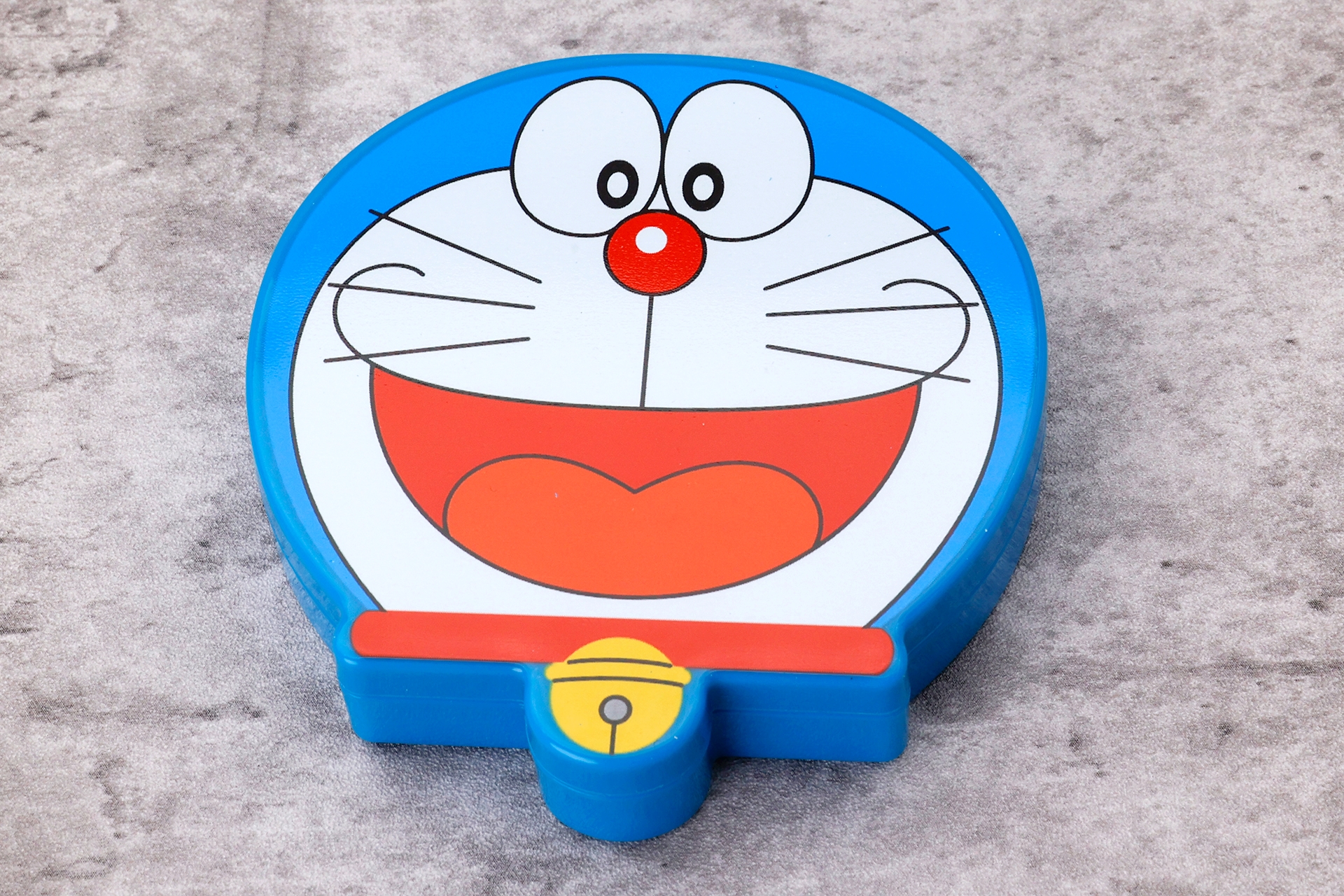 専用ケースが付属しているので、普段はこのようにコンパクトにしまっておくことができる