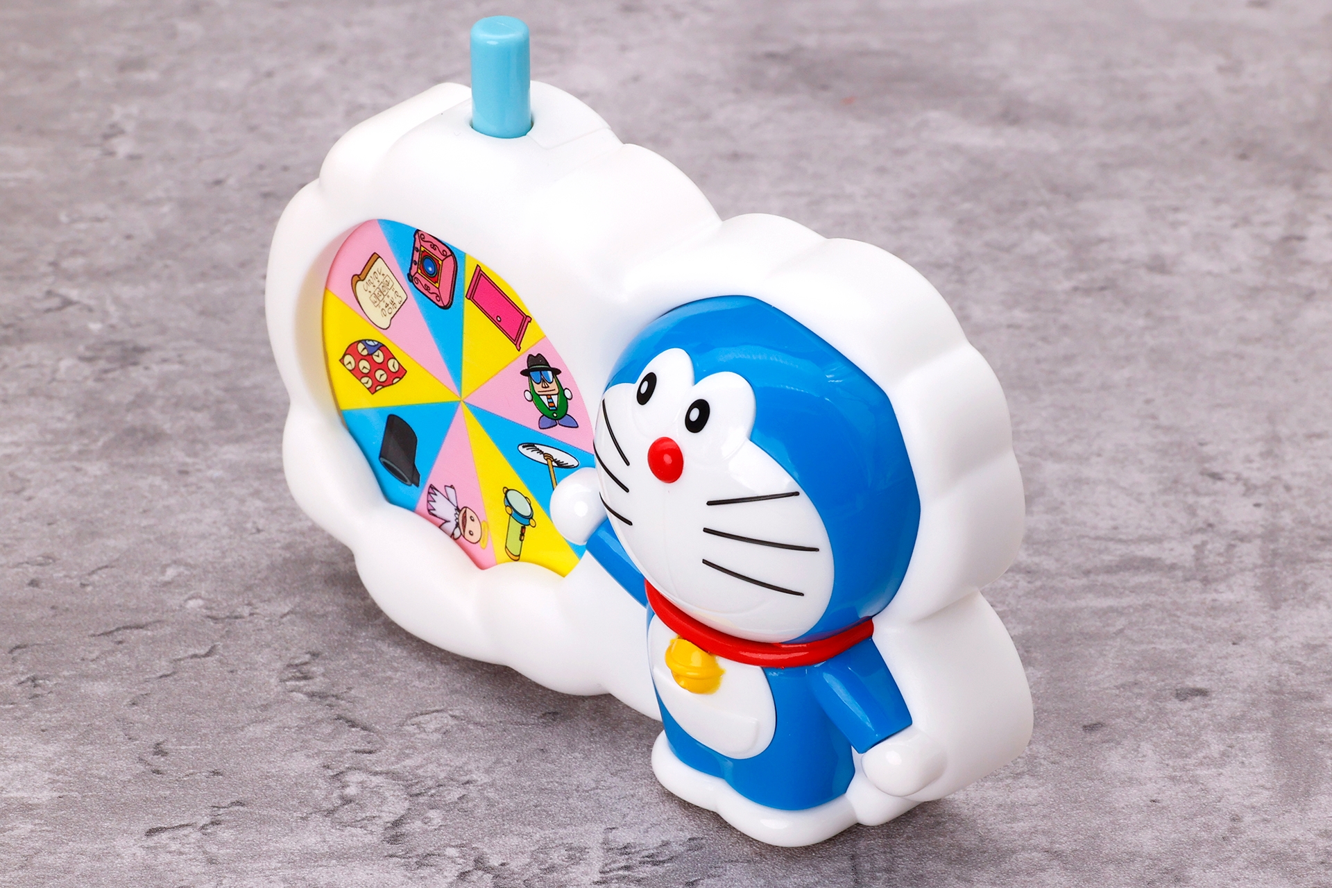 ルーレットは上部の青いボタンを押して回す