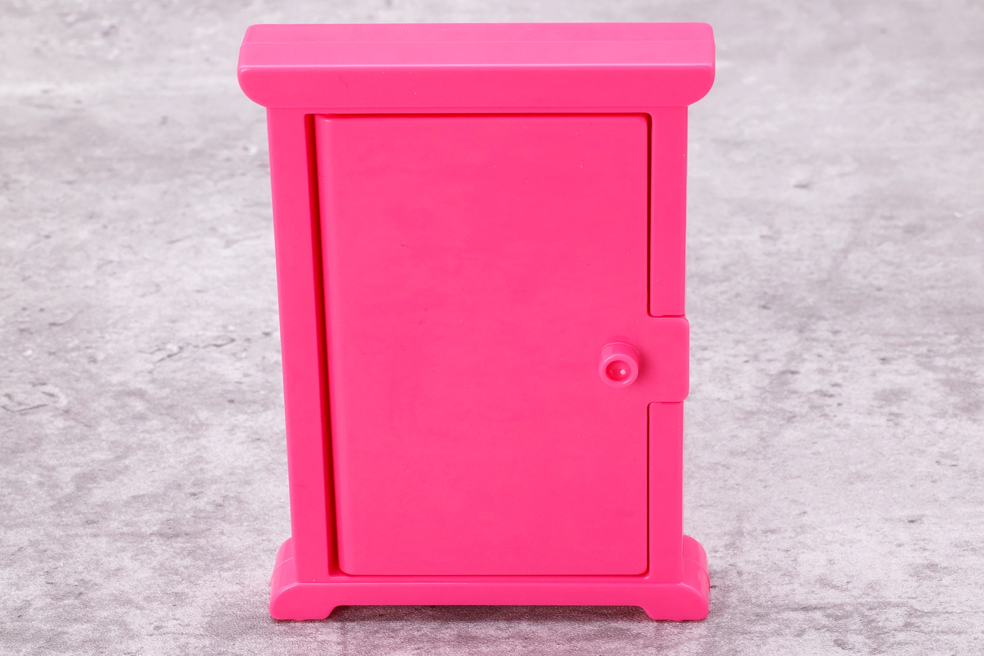 ぱっと見で「どこでもドア」だとわかるこのフォルム！