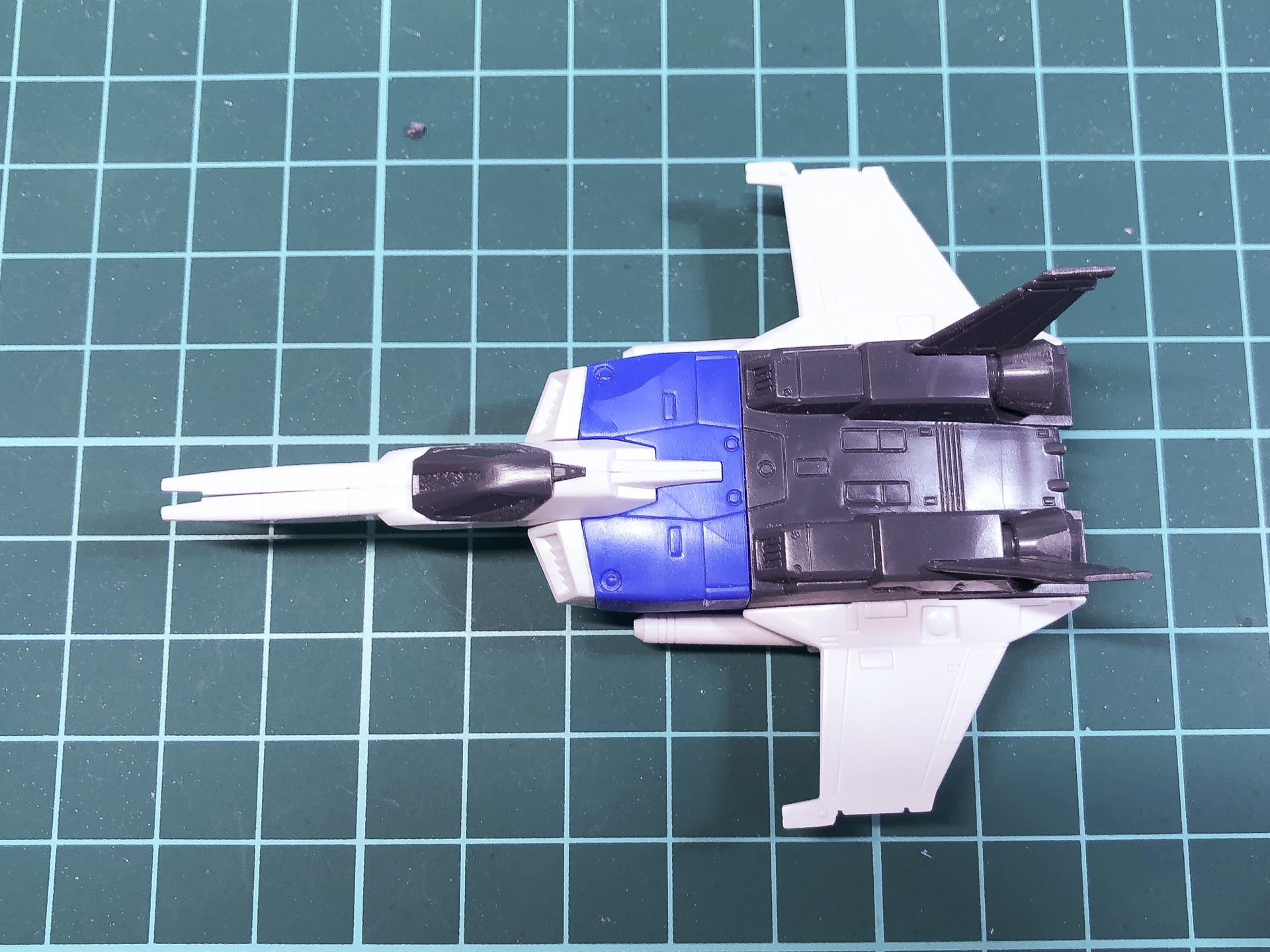 今回のキットにはコアファイターIIも付属していました。本体同様に全塗装で仕上げます。