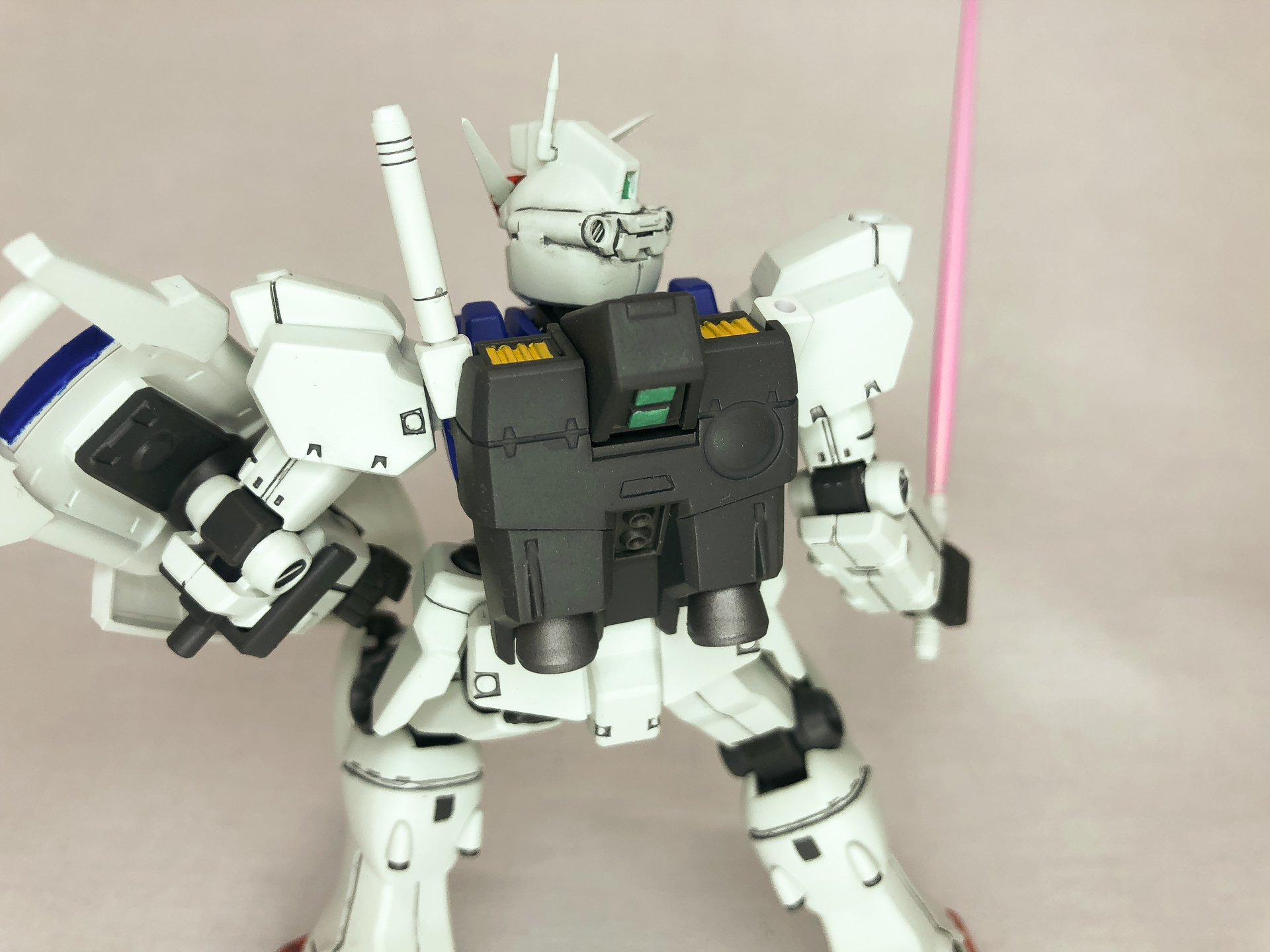 ガンメタで塗装したバーニアが良いアクセントになっています。