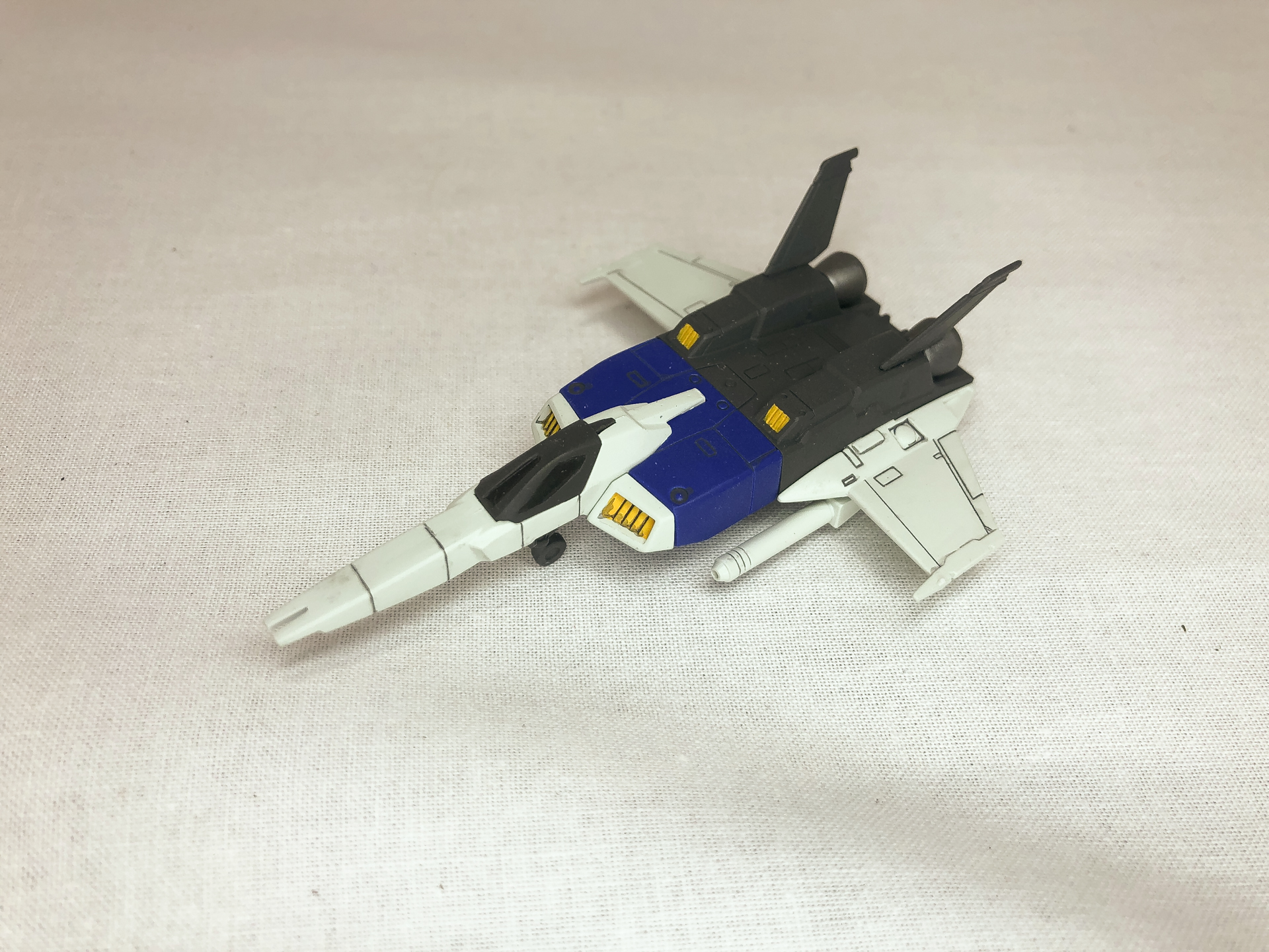 完成したコアファイターII、ガンダムだけでなくコアファイターもしっかりと造形されています。