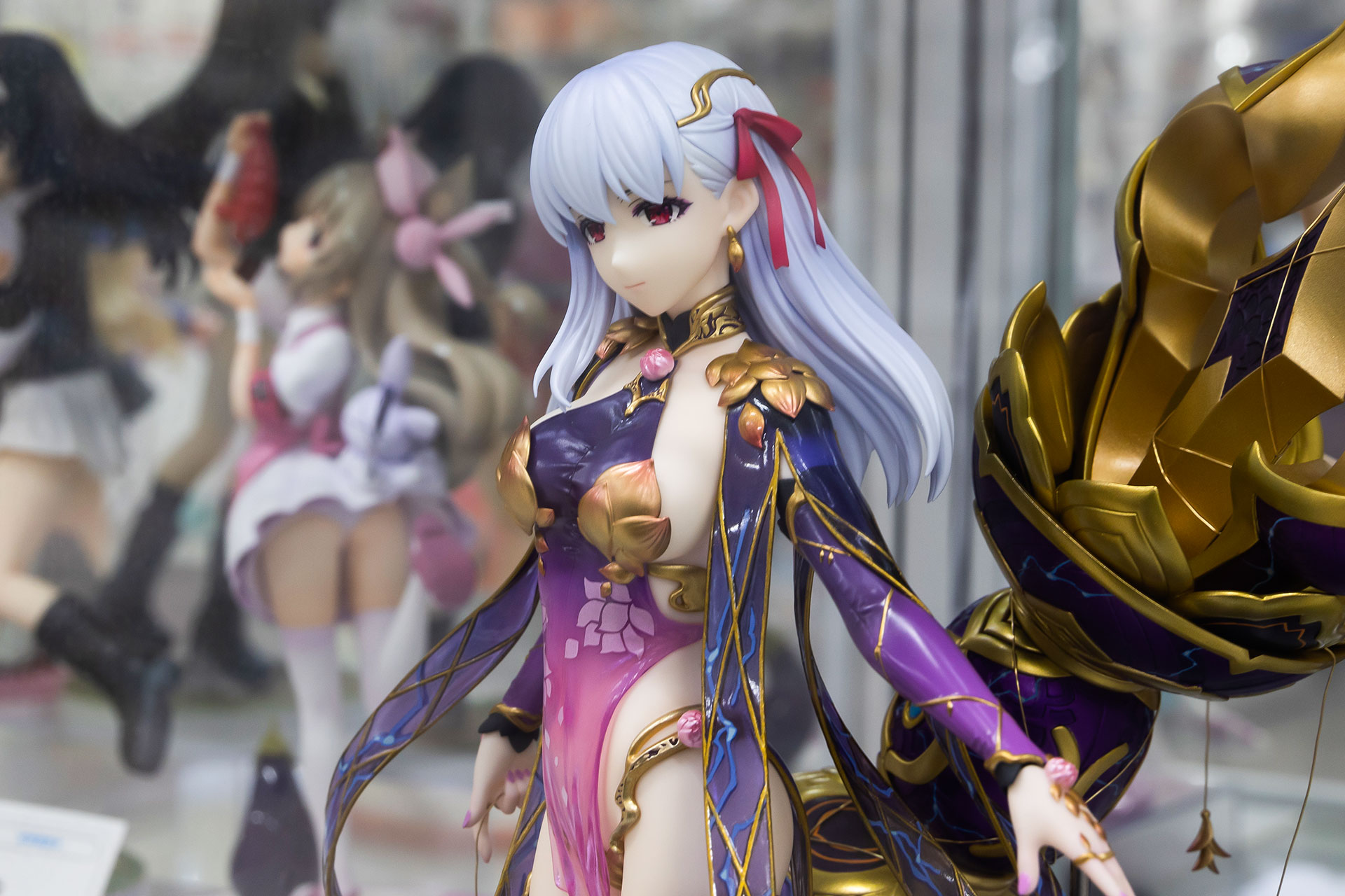 このスッとしたクールな表情が、いかにもカーマらしい感じが出ている。