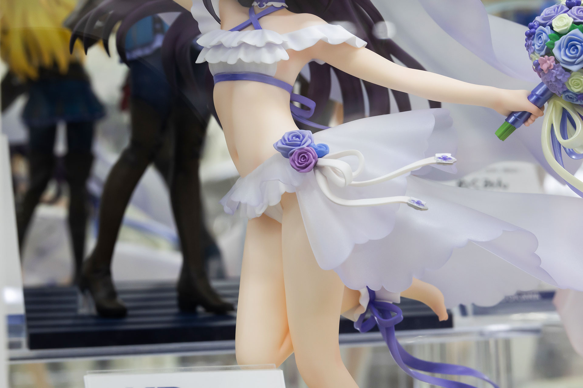 衣装自体は、もはや布の少ない水着のようだ。