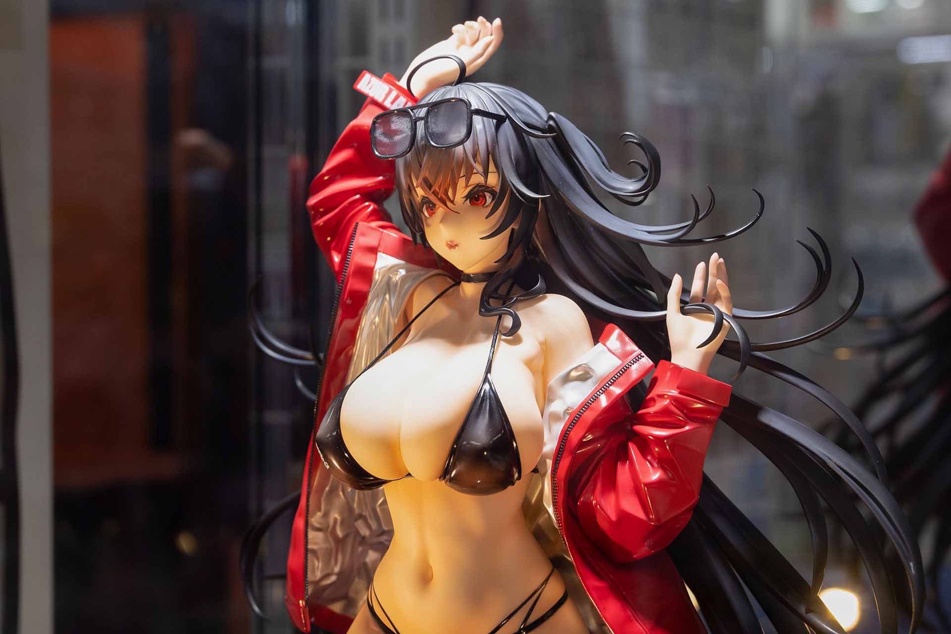 バストにばかり目が行きがちだが、この流れるような髪の形状もすごい。