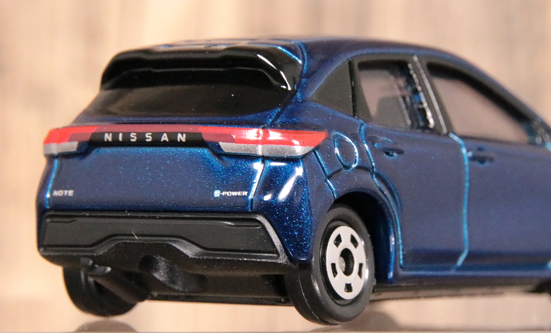 キャラクターラインに繋がる形でリアコンビランプが配置されているのがわかる