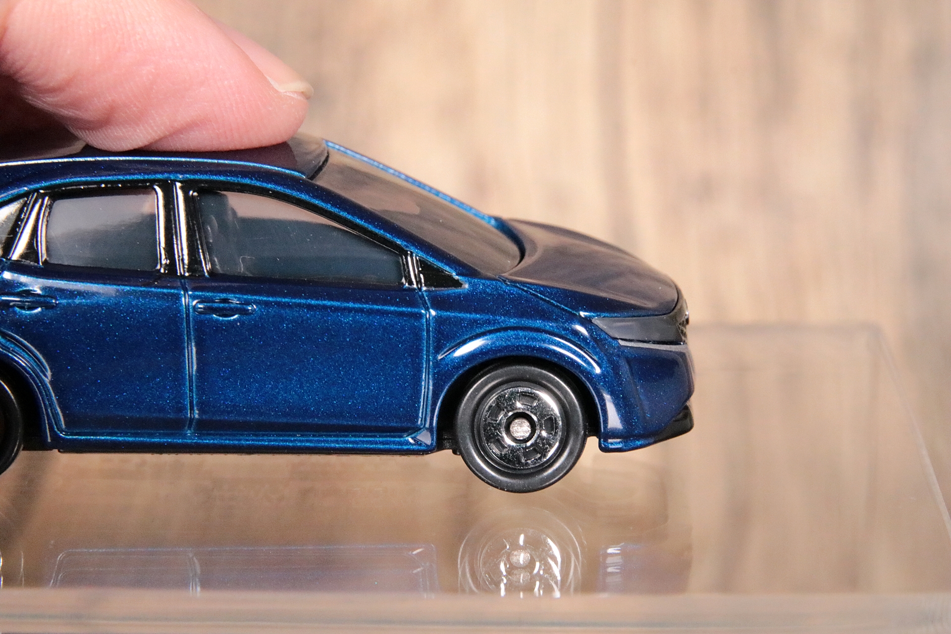 ギミックはサスペンションを搭載