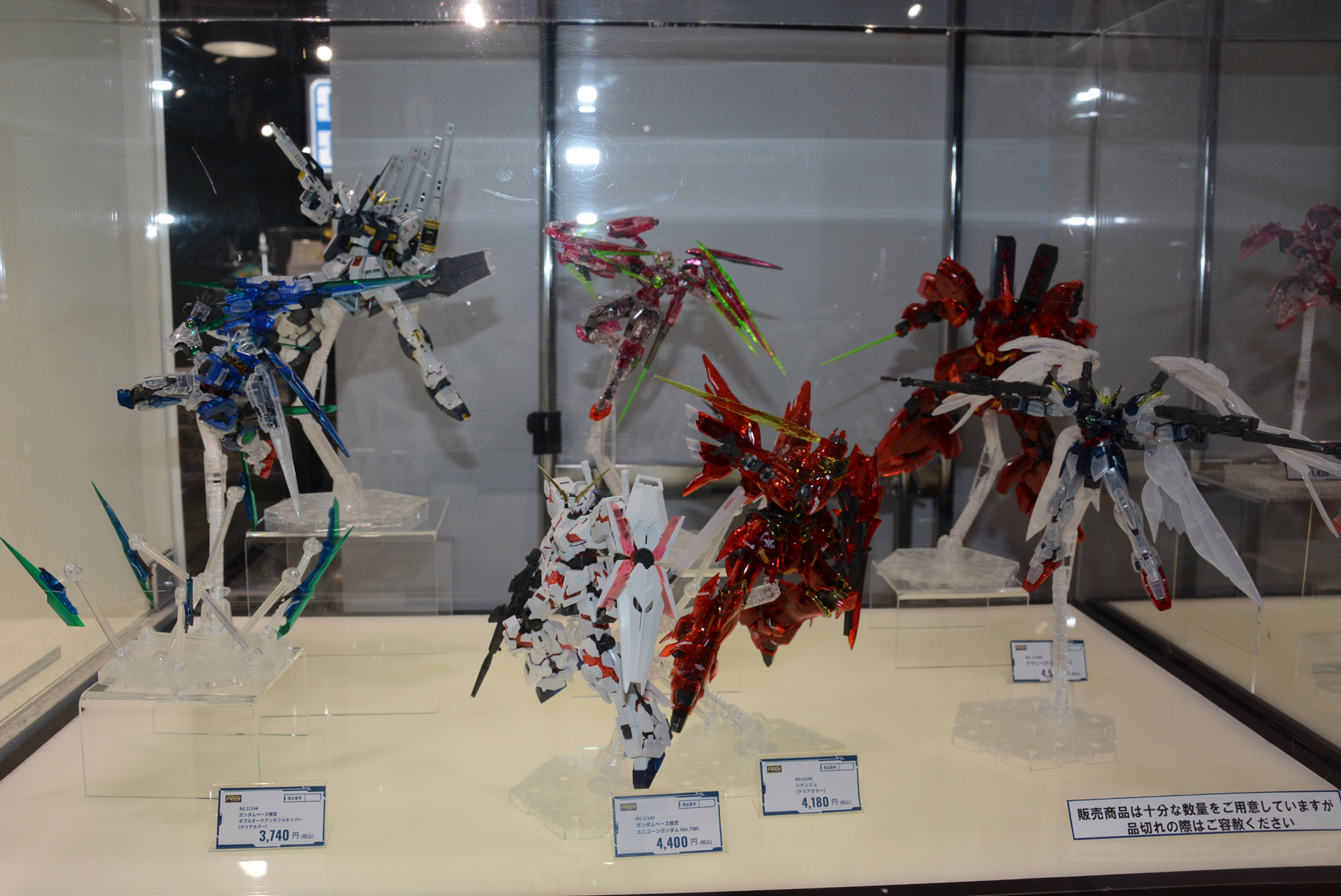 ガンダムベース東京は、"ガンプラの聖地"ともいうべき場所だ。様々なガンプラを購入できるが、3月は入場規制が入っている。事前に入場抽選に申し込むか、平日に訪れよう