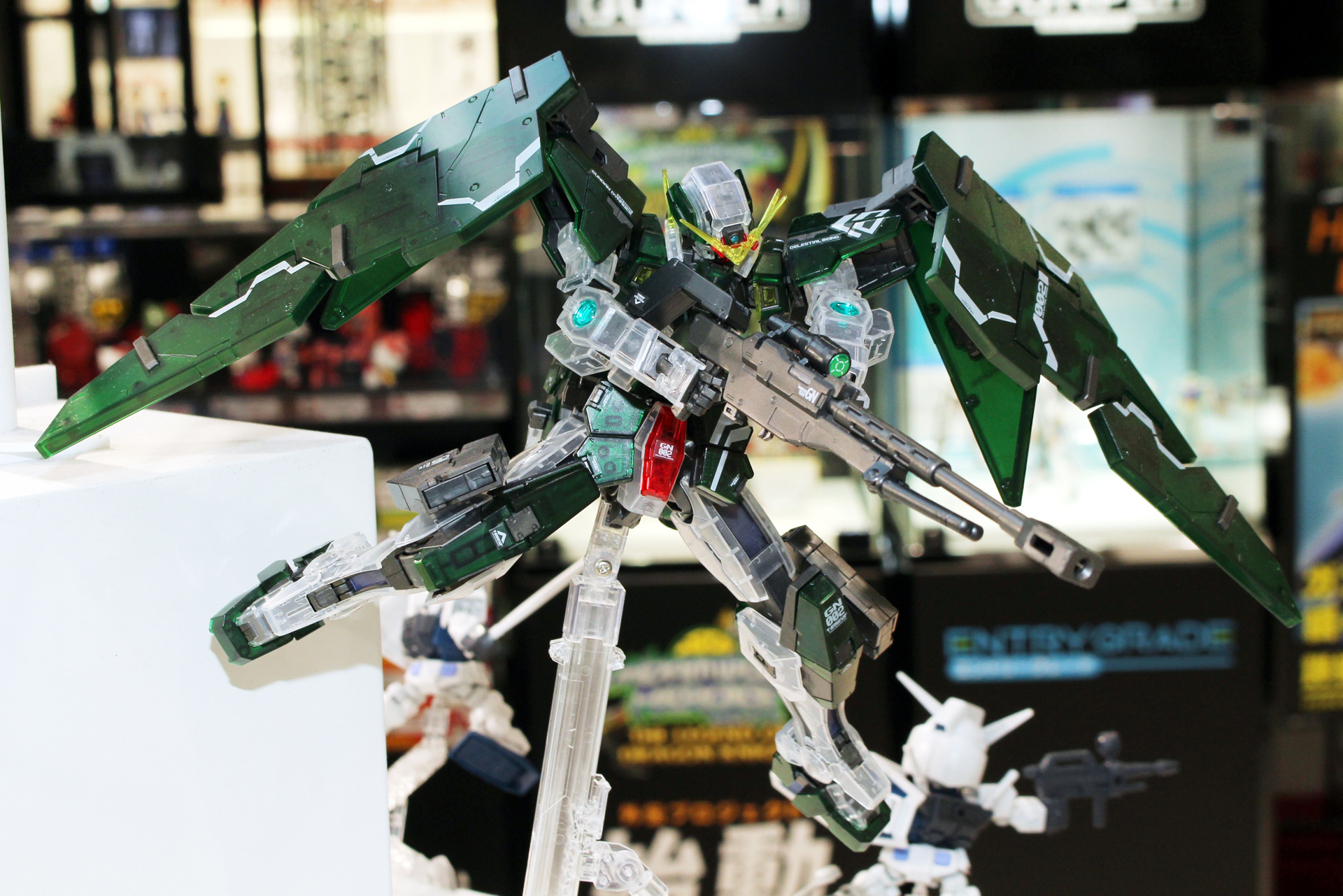 「MG 1/100 ガンダムベース限定 ガンダムデュナメス[クリアカラー]」。3月5日発売。価格は4,950円（税込）。ガンダムベース限定商品