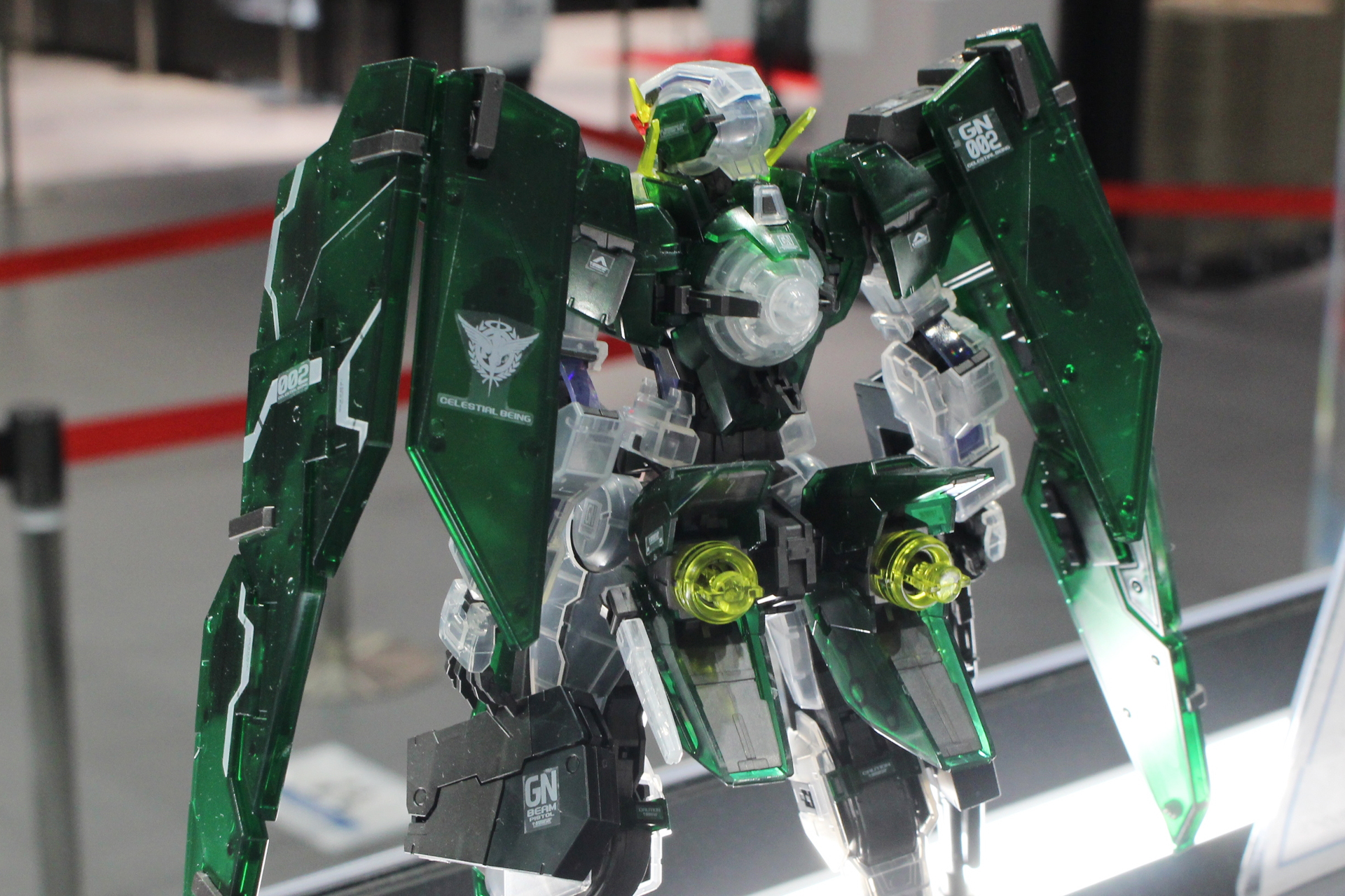 GNドライヴは背中側にも見える。別売りのLEDユニットにより、発光が可能だ