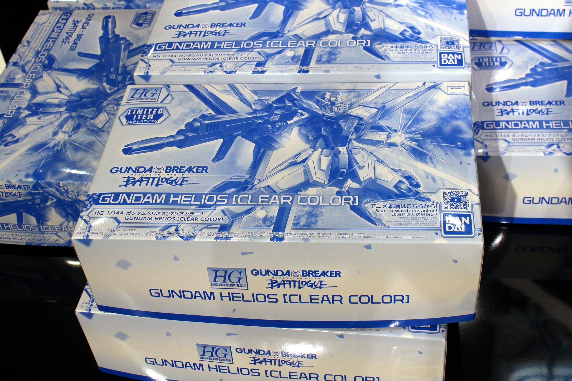 機体の色に合わせたカラーのパッケージ