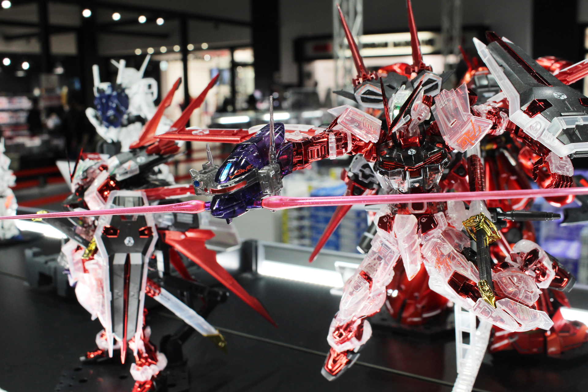 バクゥ偵察タイプの頭部ユニット。レッドフレームの腕に装着できる