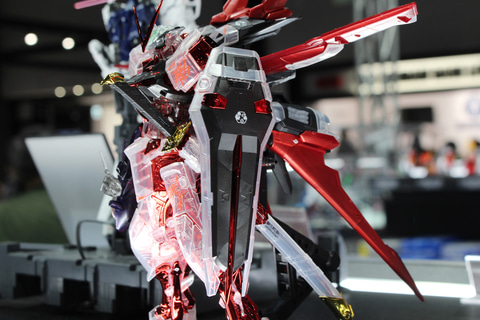 ガンダムベース撮り下ろし】配色のコントラストが美しい「MG 1/100