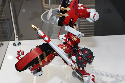 特別企画】【ガンダムベース撮り下ろし】完成品フレーム内蔵の