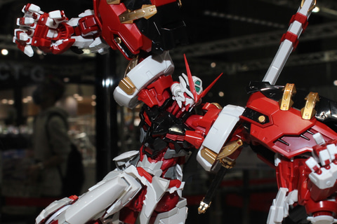 特別企画】【ガンダムベース撮り下ろし】完成品フレーム内蔵の