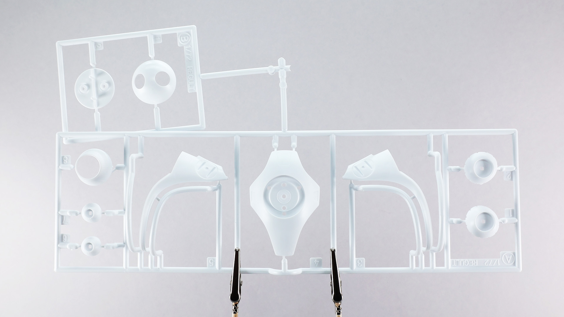 Aランナー ボディカウル（白）、Bランナー レーザー対空機銃基部