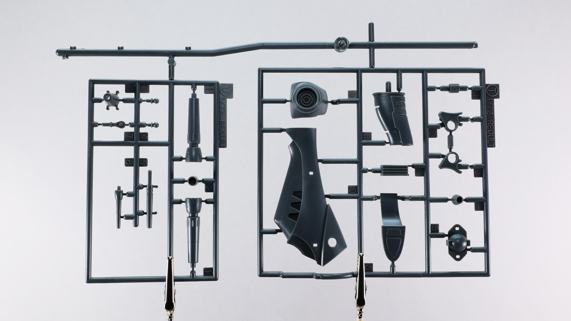 Uランナー 荷電粒子ビーム砲、Tランナー 脚部フレームなど