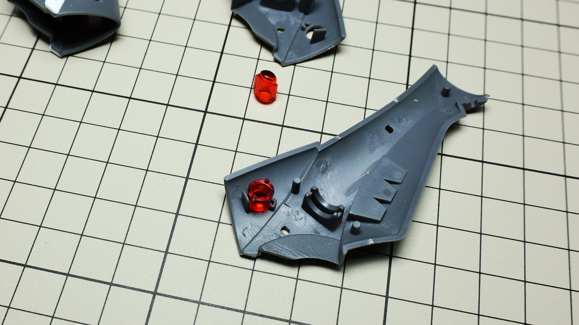 このクリアーパーツをキレイにしないといけません