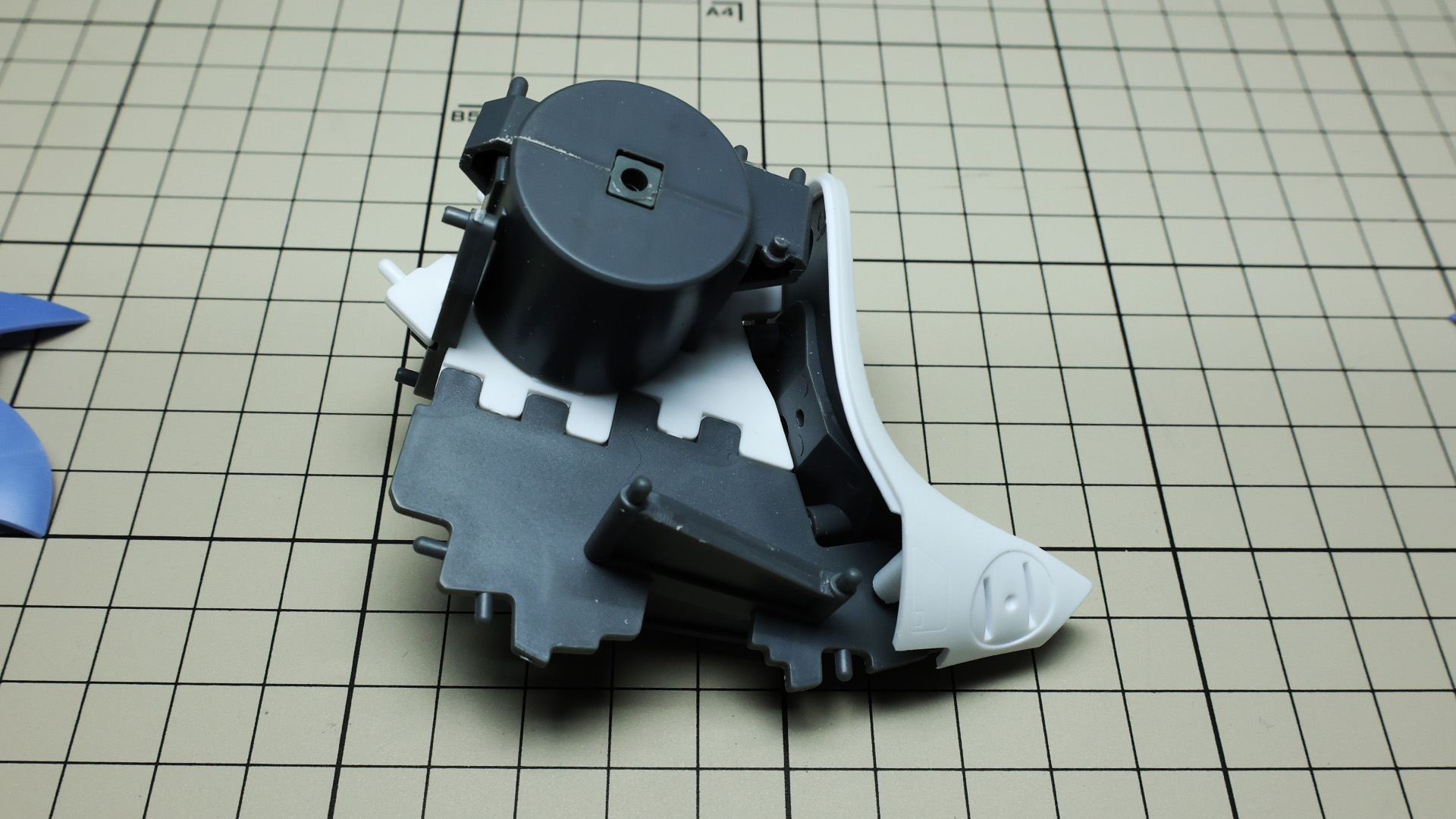 白い外装パーツを配置していきます