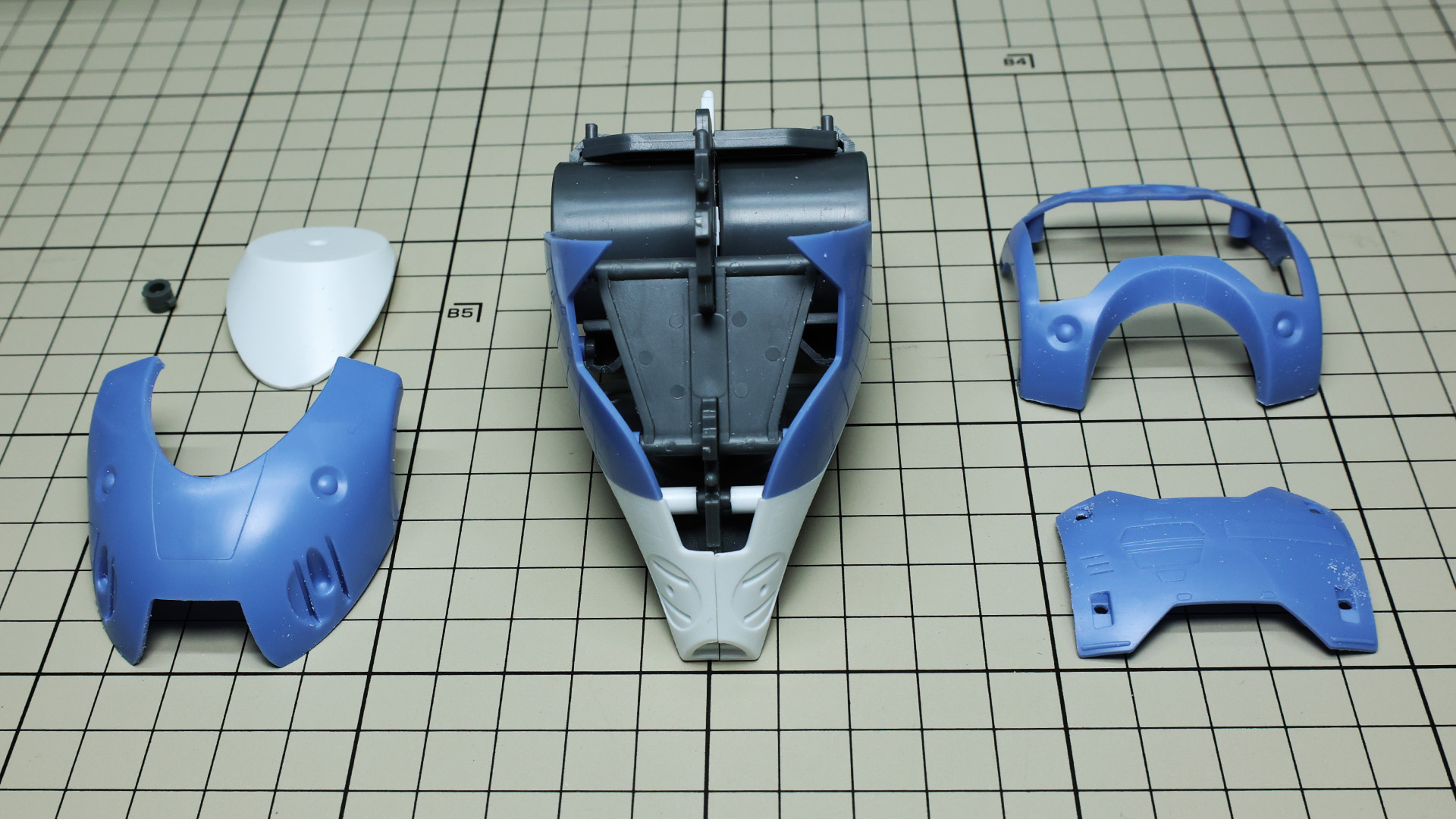 メインの外装を組み付けます