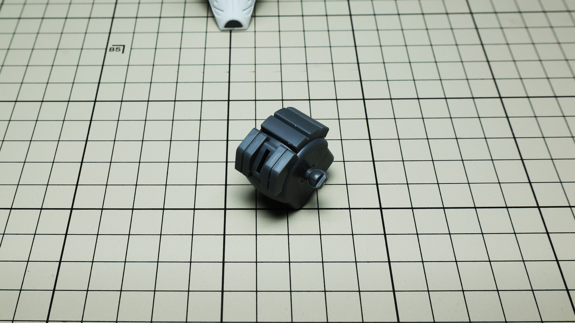 スタンド有用の穴ありのパーツにしました