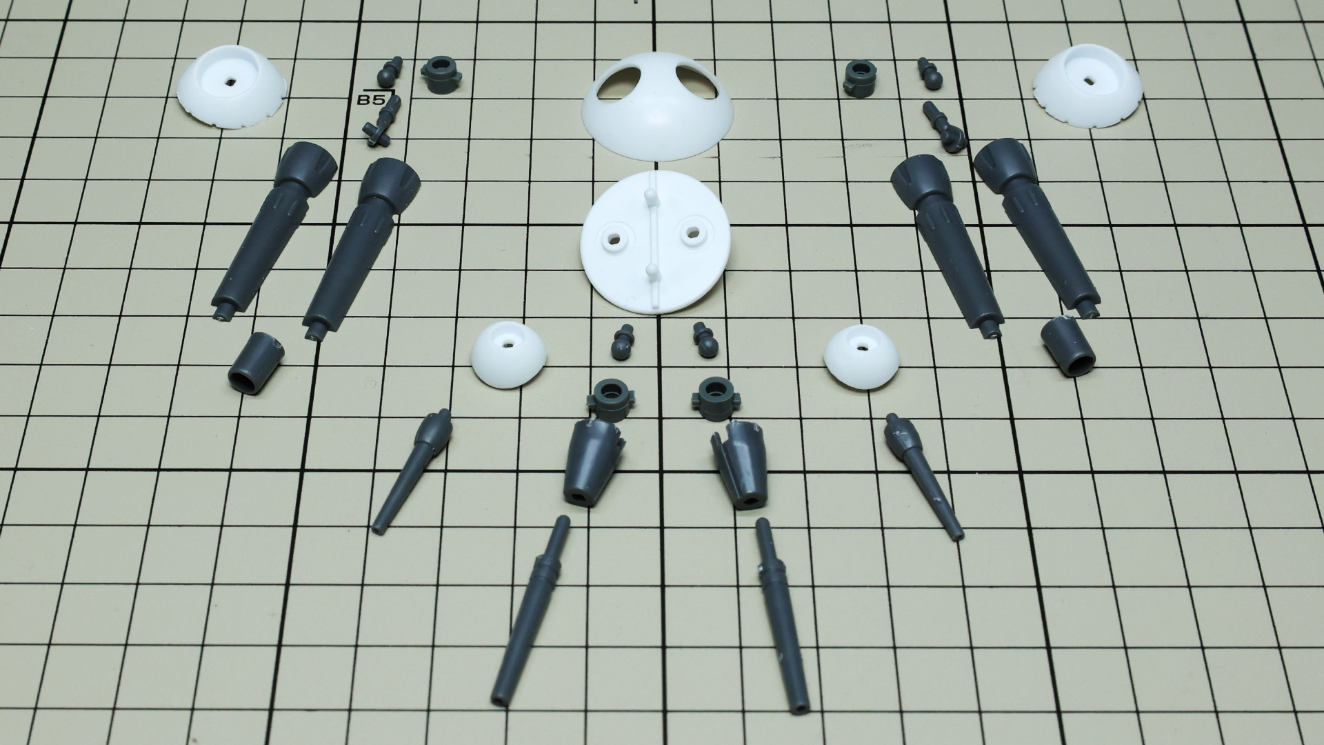 全6本の砲口で、結構なパーツ割りがされています