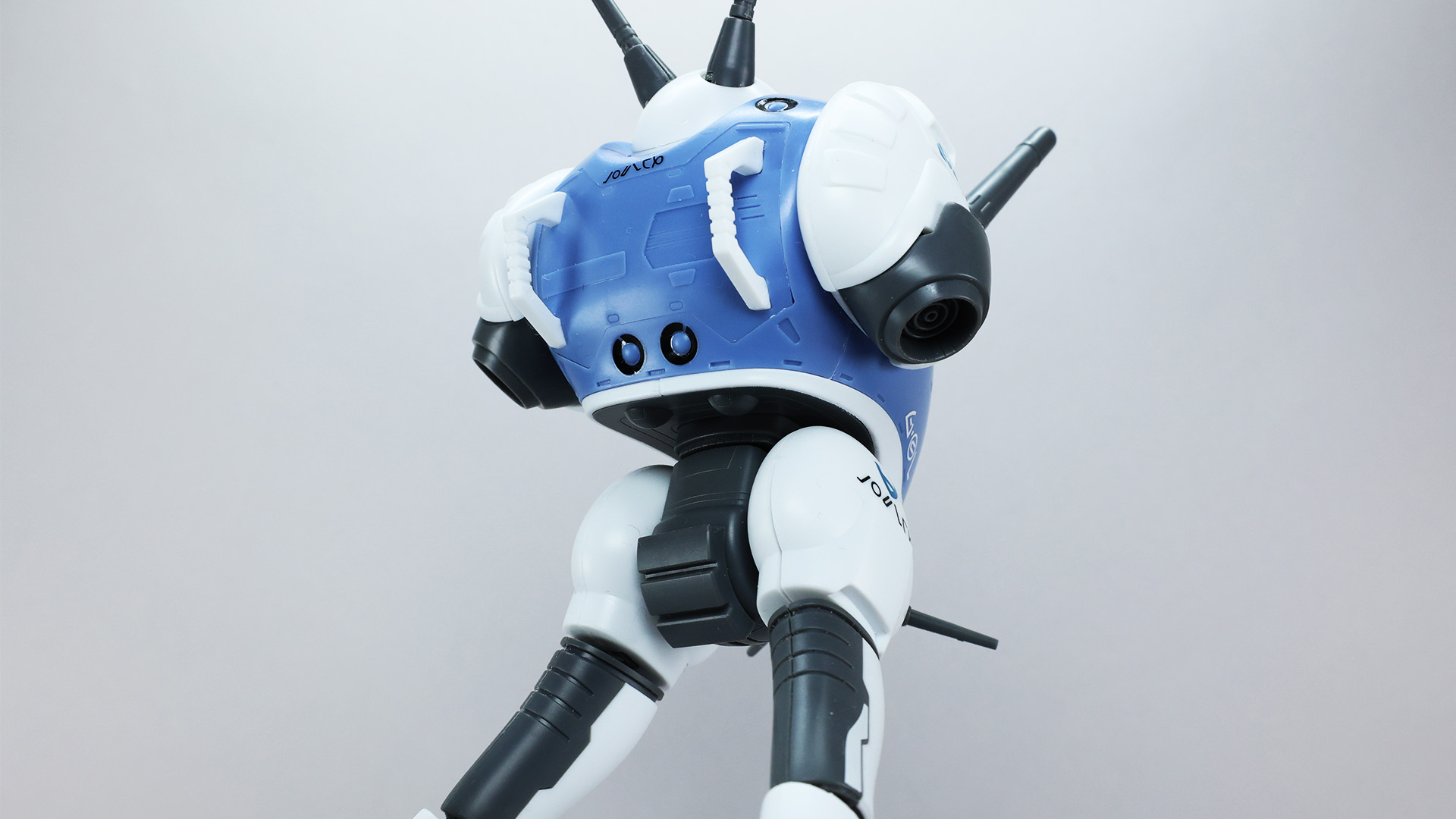 ここに約10mの身長のゼントラーディ兵士が乗り込みます。せまい……