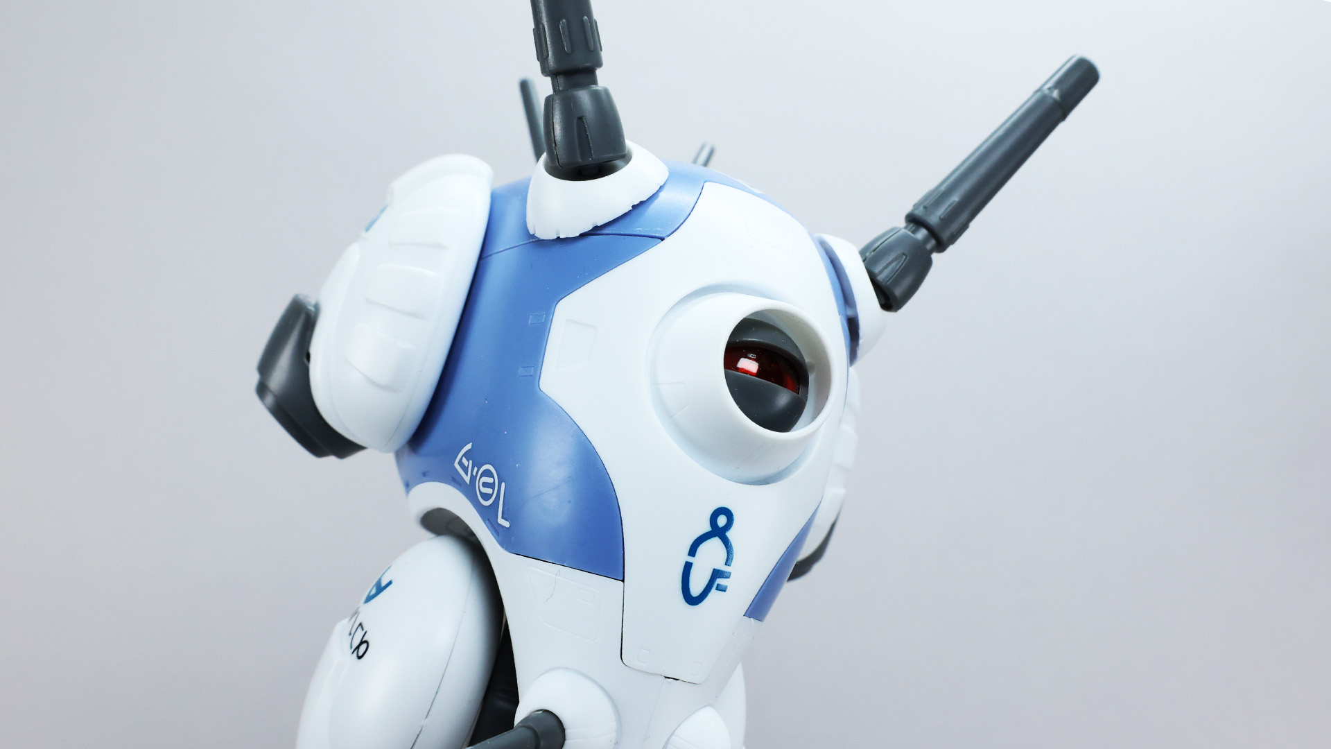 カメラのクリアーパーツが異素材感があっていい雰囲気