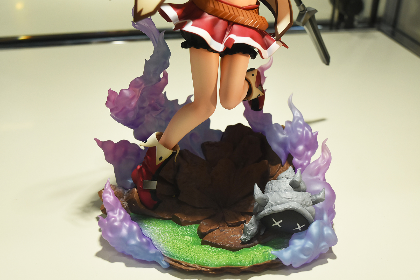 えぐれる地面の傍らにモンスターが可愛く倒れているのもポイント